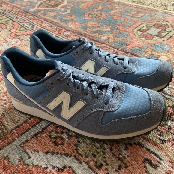 New Balance 696 Sneaker- Like New!! - Picture 1 of 6